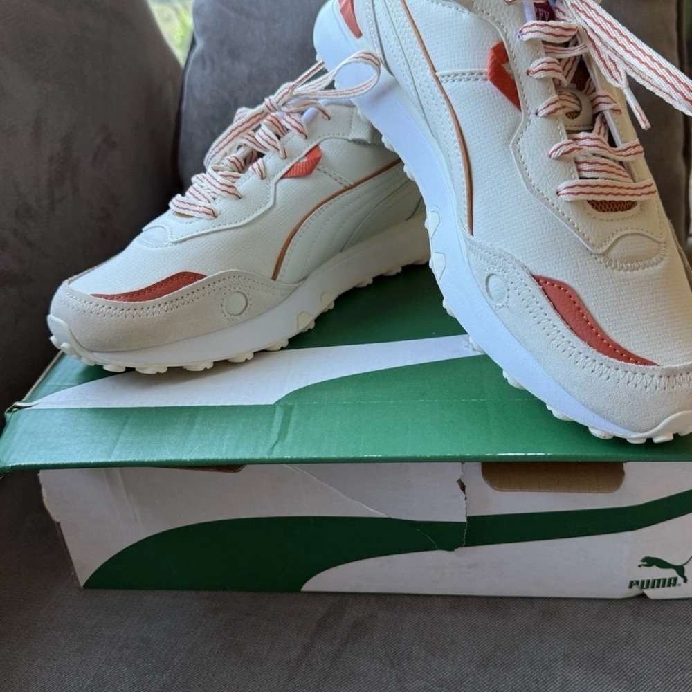 PUMA R78 Voyage Men’s Sneakers Size 10 Cream Orange New